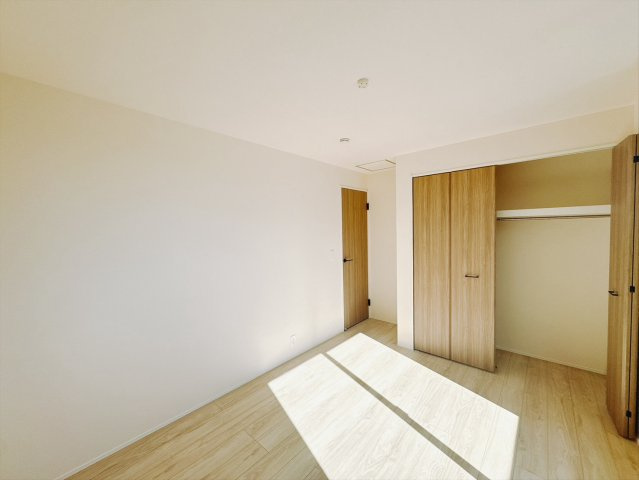 【新築戸建】前橋市天川原町1丁目01期の洋室|■3階洋室｜3階各居室には収納をご用意しています♪常にお部屋を綺麗に保てます！小さなお子様も自然とお片付けができるようになるのでうれしいですよね！