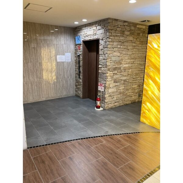ミュプレ北浜EASTのロビー