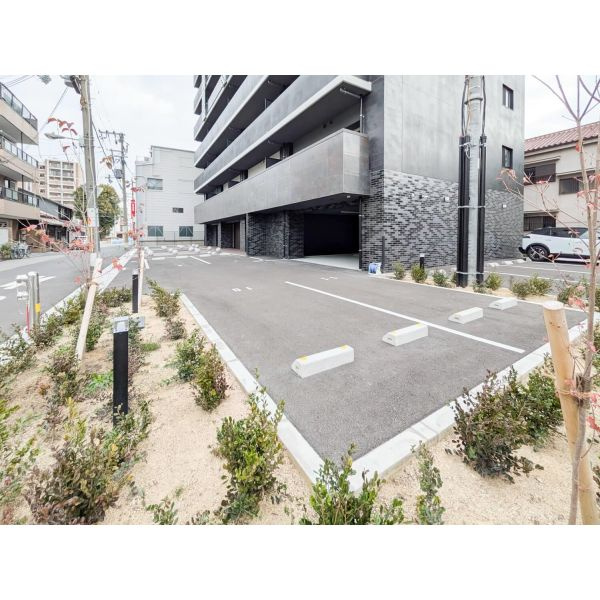 Alivis野田阪神の駐車場