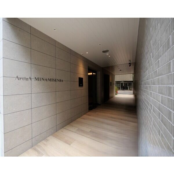 ArtizA南船場のロビー