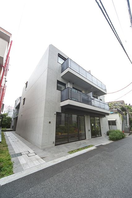 アヴニール三軒茶屋の外観|外はこのようになっています