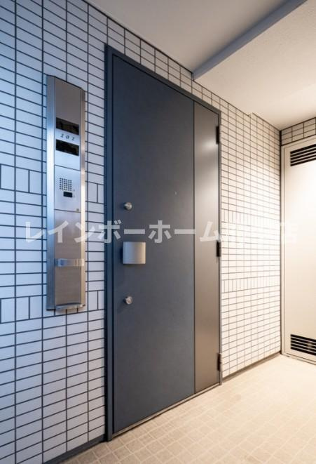 ドルチェ東京府中・弐番館の玄関