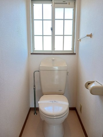 シャンソレイユのトイレ|落ち着いた色調のトイレです