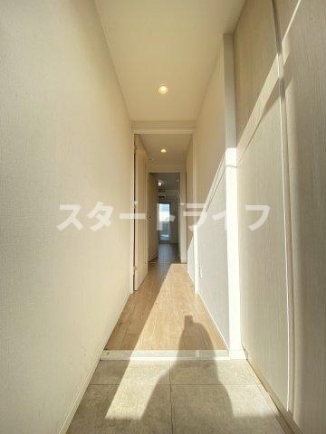 大阪市東淀川区淡路５丁目の賃貸マンションの玄関