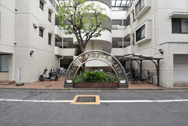【エントランス】 | 目黒ダイカンプラザ | マンションの「顔」ともいうべきエントランス部分です。～即日のご見学可能～　お問合せはお気軽に。