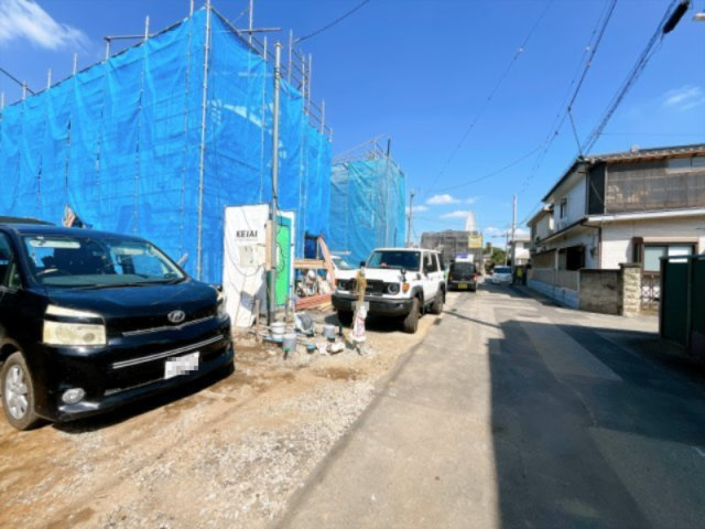 野田市中根4期　2号棟の前面道路含む現地写真
