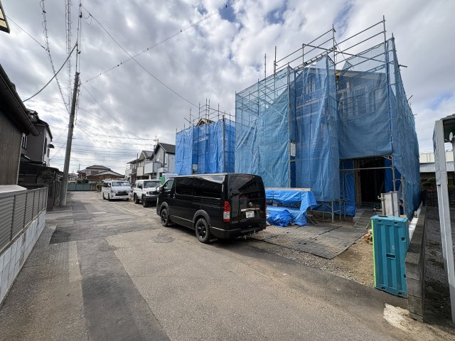 野田市中根4期　2号棟の前面道路含む現地写真