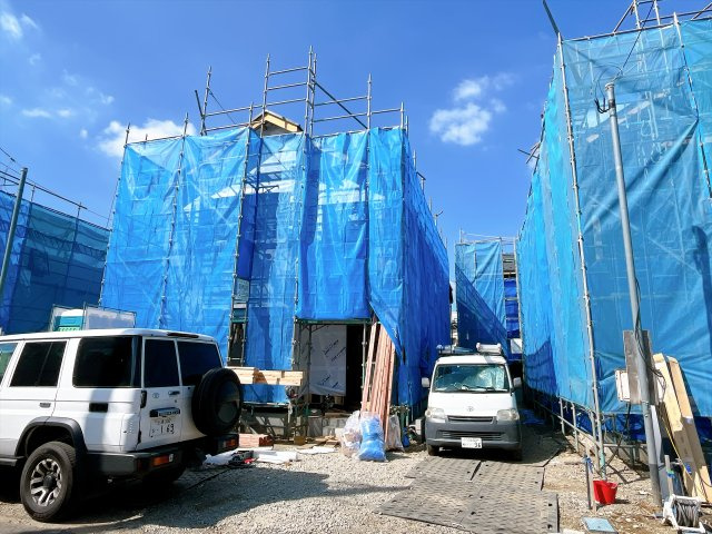 野田市中根4期　2号棟の前面道路含む現地写真