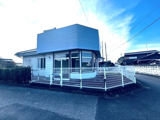 久喜市八甫 中古戸建の外観|店舗部分がございます♪