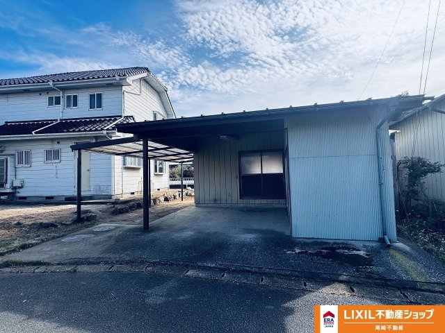 久喜市八甫 中古戸建の設備|ガレージにもできる倉庫付（フローリング張）です♪