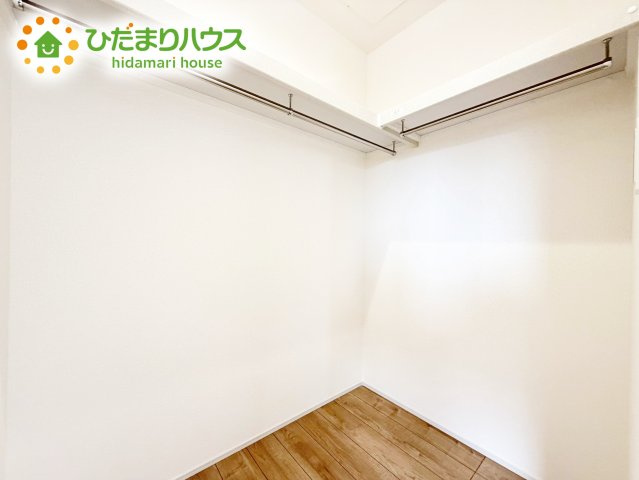【収納】 | 小美玉市羽刈2期　新築戸建 | 衣類だけでなく、キャリーバッグや衣類ボックスの収納も容易となる大型サイズで設計されたウォークインクローゼット。