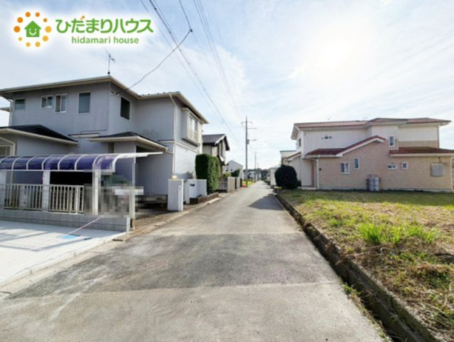 【前面道路含む現地写真】 | 小美玉市羽刈2期　新築戸建 | 落ち着いた住環境が魅力的です☆