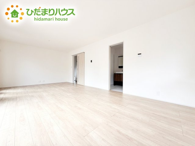 【居間・リビング】 | 小美玉市羽刈2期　新築戸建 | 風通しが良いため、夏は風を感じて涼しく過ごせます(^^♪