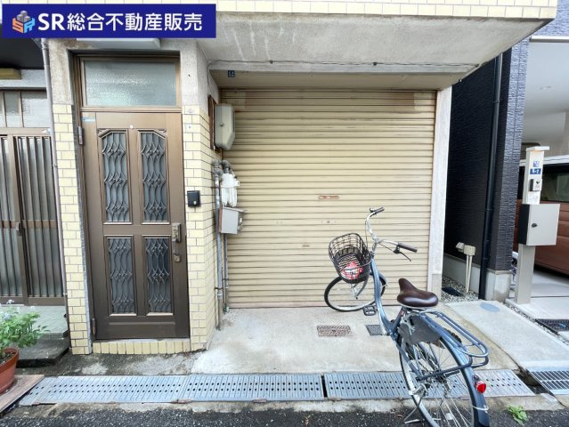 稲葉1丁目中古戸建の駐車場|シャッター付き車庫有♪駐車場有の戸建で探してる方は多数いらっしゃいます。