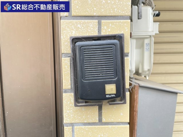 稲葉1丁目中古戸建の玄関|小学校、ドラッグストア、飲食店、コンビニ徒歩10分圏内の立地です！