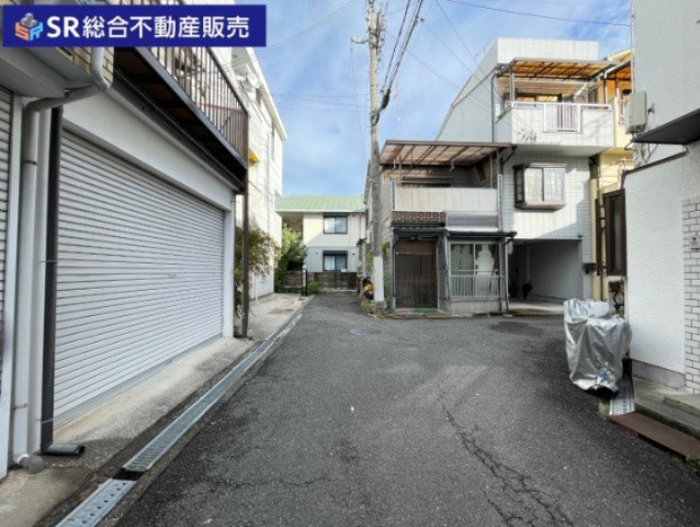 稲葉1丁目中古戸建の前面道路含む現地写真|リフォームや住宅ローン・東大阪市の不動産の事なら弊社にお任せ下さいませ！
各地域の特徴・グルメ・裏道やその他、細かい情報等も熟知した
東大阪市出身のスタッフが新生活を送るお客様をサポート致します！