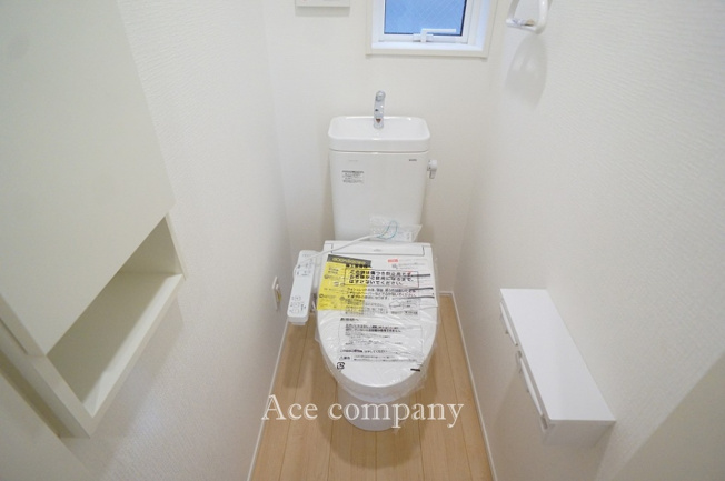 【トイレ】 | 東大阪市大蓮東2丁目 | トイレは1階と2階の各階に完備♪ともに同仕様のシャワートイレです☆