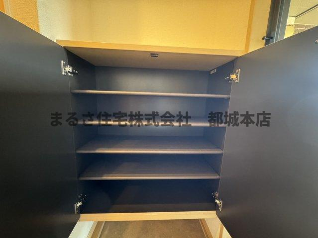 リヴェールⅣⅤの収納|別な部屋の写真です