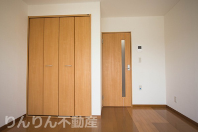 【居間・リビング】 | メゾンオレンジ2 | こちらの居間で趣味の時間をお楽しみください