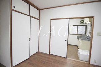 【居間・リビング】 | シティハイムこまざわ | 洋室のお部屋です。