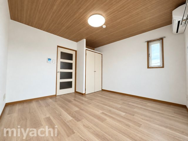 クリスタルハイツⅠの居間・リビング