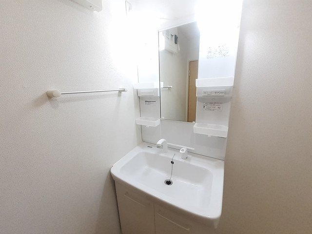 エムズ　サニーガーデンⅩの洗面所|スペースが確保できる洗面所です
