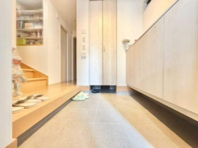 板橋区板橋4丁目　中古戸建の玄関|2026.10.29撮影

現地ご見学希望・資料請求などお気軽にお問い合わせ下さい！
03-5990-5201