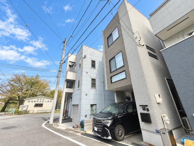 板橋区板橋4丁目　中古戸建の外観|2026.10.29撮影

現地ご見学希望・資料請求などお気軽にお問い合わせ下さい！
03-5990-5201