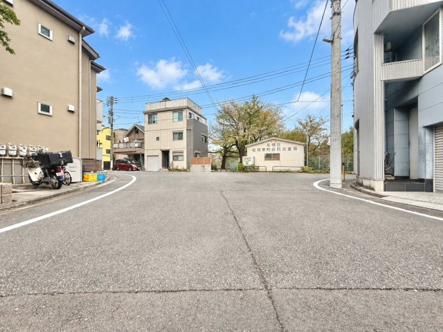 板橋区板橋4丁目　中古戸建の前面道路含む現地写真|2026.10.29撮影

現地ご見学希望・資料請求などお気軽にお問い合わせ下さい！
03-5990-5201