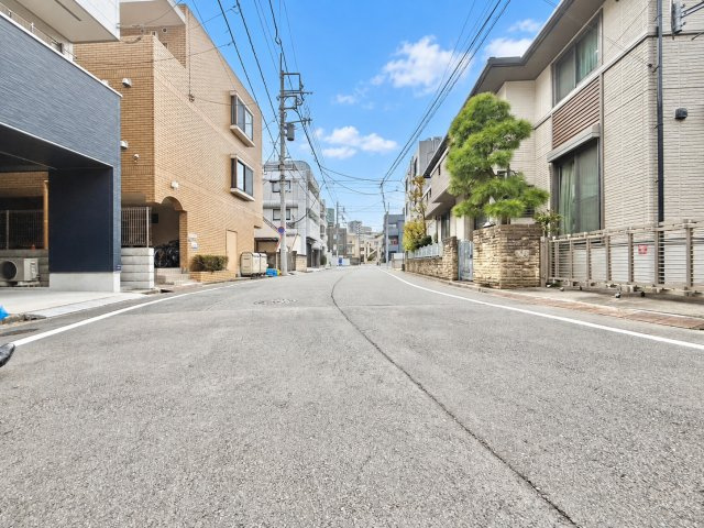 板橋区板橋4丁目　中古戸建の前面道路含む現地写真|2026.10.29撮影

現地ご見学希望・資料請求などお気軽にお問い合わせ下さい！
03-5990-5201