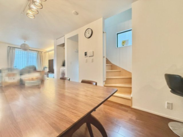 板橋区板橋4丁目　中古戸建の居間・リビング|2026.10.29撮影

現地ご見学希望・資料請求などお気軽にお問い合わせ下さい！
03-5990-5201