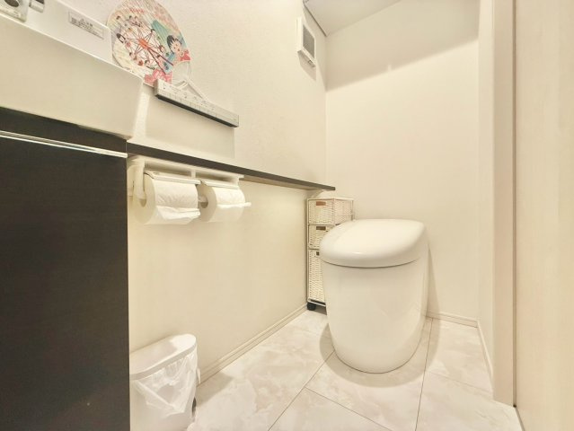 板橋区板橋4丁目　中古戸建のトイレ|2026.10.29撮影

現地ご見学希望・資料請求などお気軽にお問い合わせ下さい！
03-5990-5201