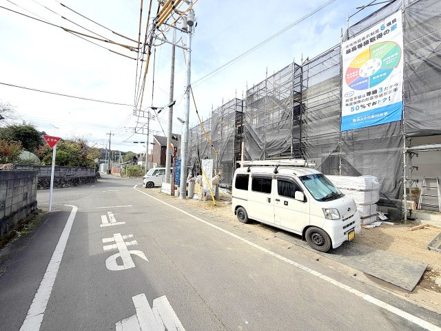 あきる野市引田全３棟　新築戸建の前面道路含む現地写真