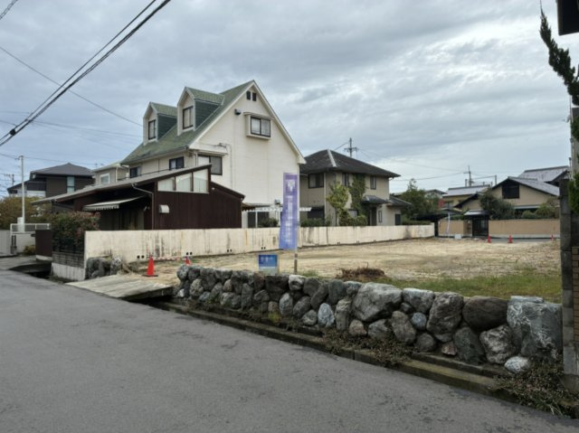 石手4丁目土地（2号地）の外観|前面道路含む現地写真です。