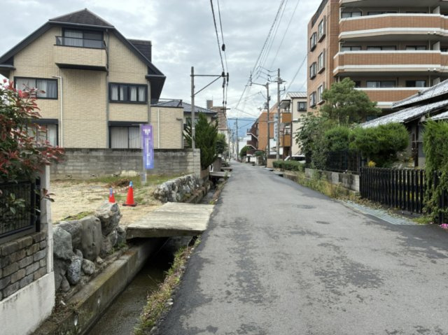 石手4丁目土地（2号地）の前面道路含む現地写真|前面道路含む現地写真です。