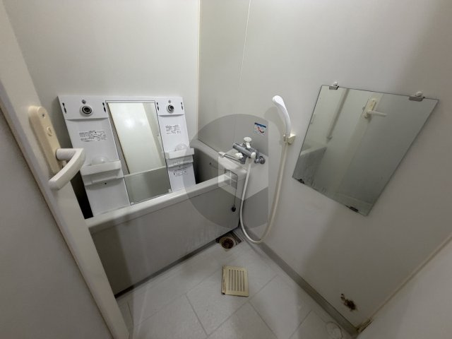 コンフォール東花園の浴室