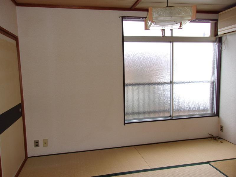 寺尾東アパートの居間・リビング