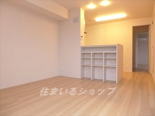カーサあき亀山　Ｂ棟の居間・リビング|人気の対面キッチン