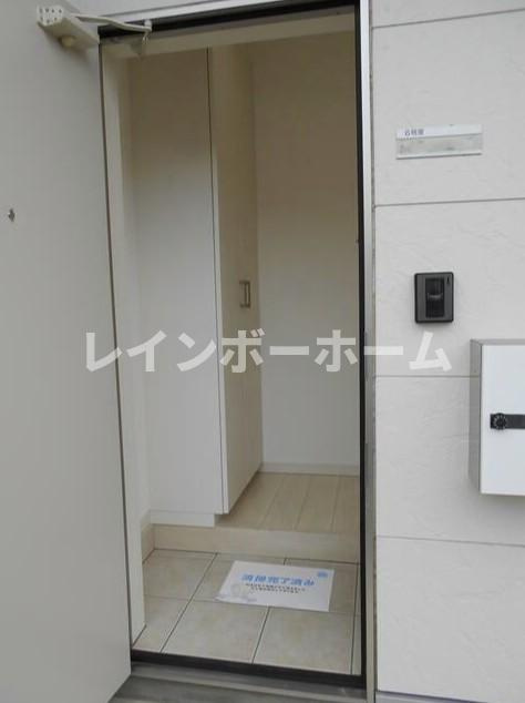 今成レジデンスの玄関