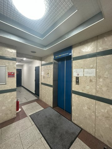 イオ上本町ビルのロビー