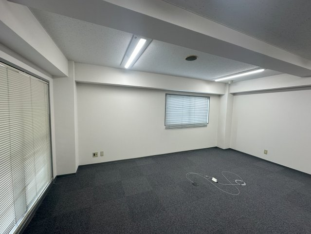 イオ上本町ビルの洋室