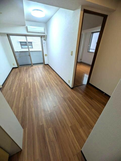レジデンス千駄木３０２号室の居間・リビング