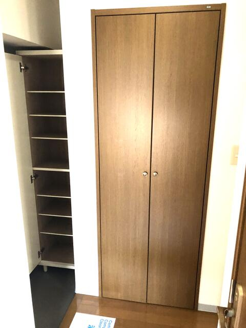 レジデンス千駄木３０２号室の収納