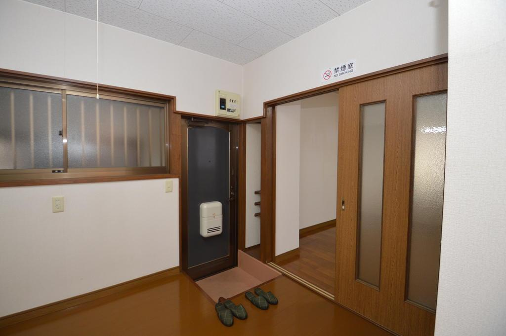 コーポフルールの玄関