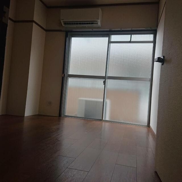 蓮芽ビルの寝室