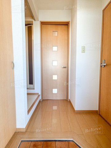 プルメリアの玄関|きれいな玄関です♪
