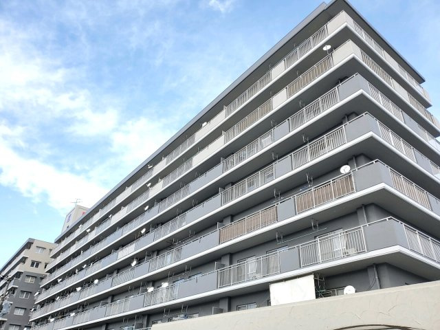 エバーライフ博多駅南の外観|【リノベーション仕様】豊かな居住性と、安心感を満たすクオリティが見事に調和した住空間です。