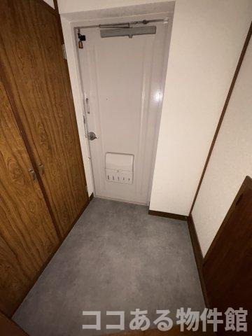 新多聞第三住宅二一一号棟の玄関