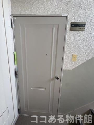 新多聞第三住宅二一一号棟の玄関