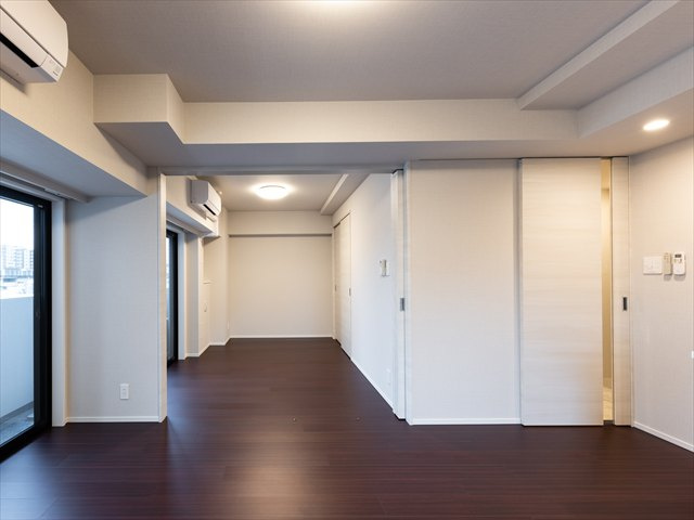 DIPS東十条駅前RESIDENCEの内装|広くて明るい寝室